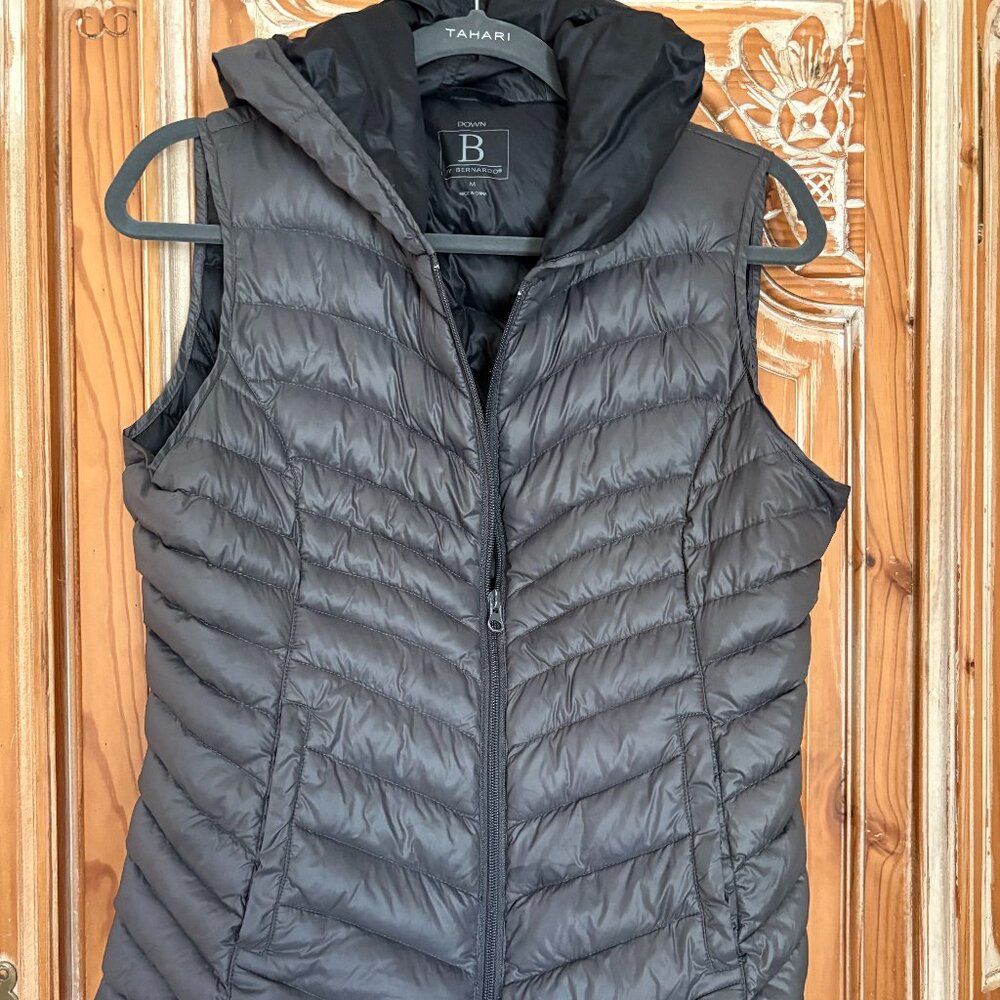 Bernardo Black Puffer Vest. Women’s Size M.